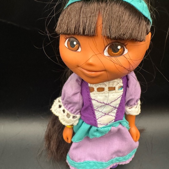 2005 Dora the Explorer as Rapunzel 6.25" Mattel PVC Plastic Action Figure Doll - Picture 2 of 7